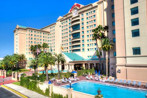 florida-hotel-pool-view.jpg