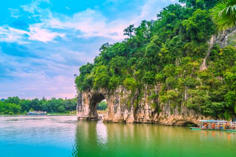 kina_elephant_trunk_hill_guilin.jpg