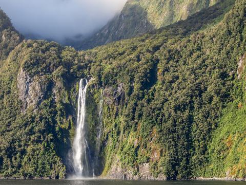 new_zealand_milford_sound.jpg new_zealand_milford_sound.jpg
