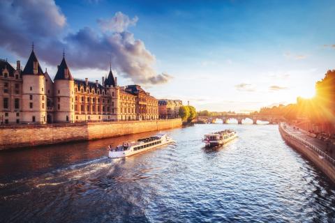 sigling_yfir_hafid_paris_frakkland_2.jpg sigling_yfir_hafid_paris_frakkland_2.jpg