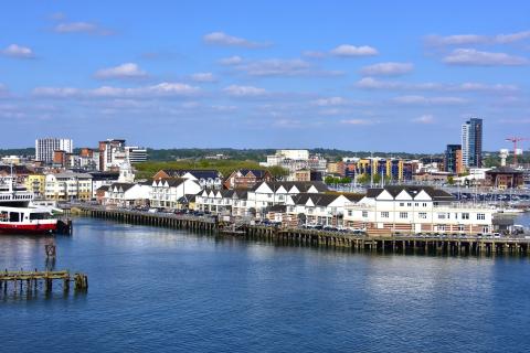 sigling_yfir_hafid_southampton_england_3.jpg sigling_yfir_hafid_southampton_england_3.jpg